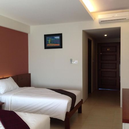 Paradise Hotel Nyaung Shwe Inle Lake Exterior photo
