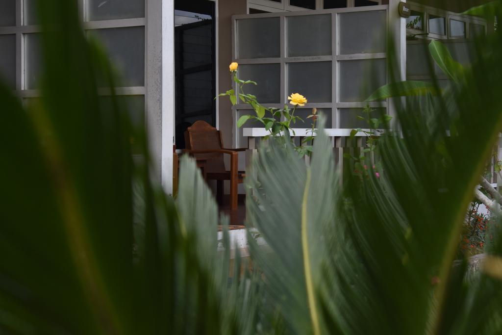 Paradise Hotel Nyaung Shwe Inle Lake Exterior photo